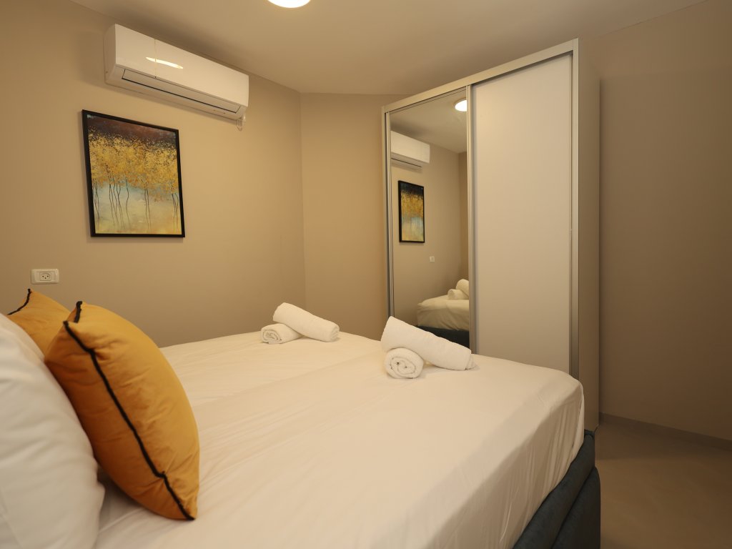 סוויטות רביעית וחמישית סוויטות רביעית וחמישית