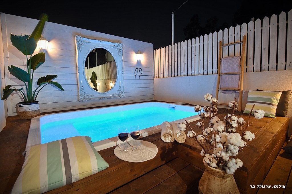 סוויטה עם בריכה סוויטה עם בריכה