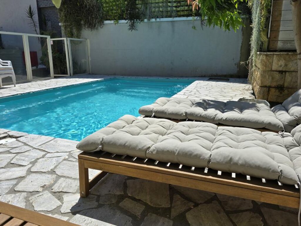 אדם ואיב ריזורט