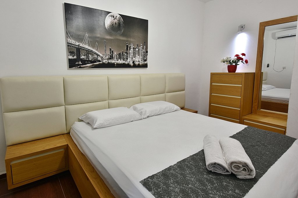 בקתה שתיים בקתה שתיים