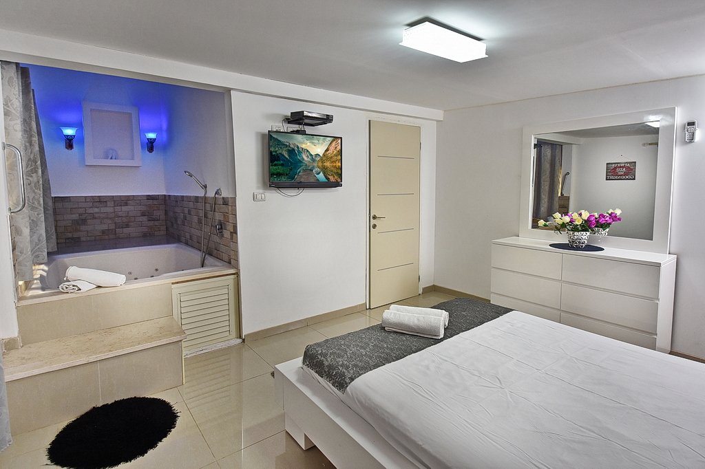 בקתה שלוש בקתה שלוש